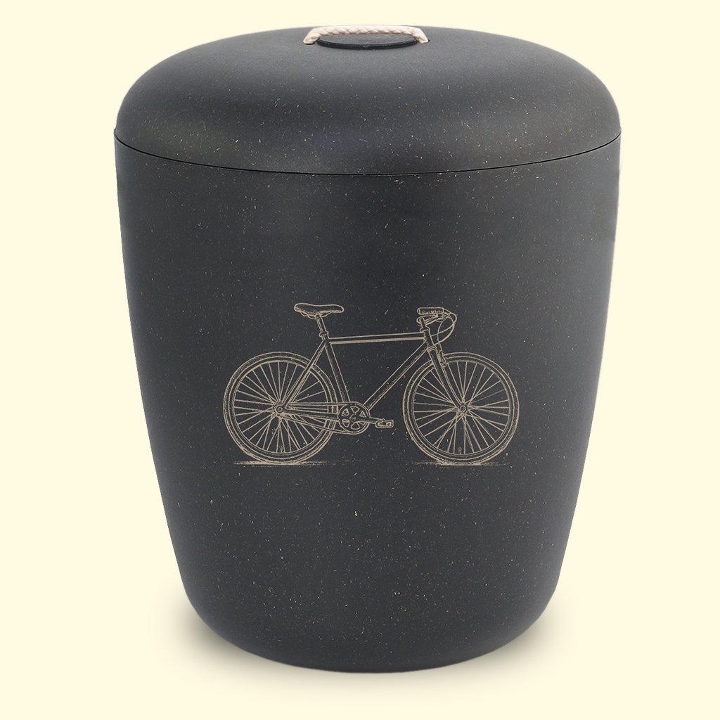 Musta olkiuurna sivustolta www.benutree.fi