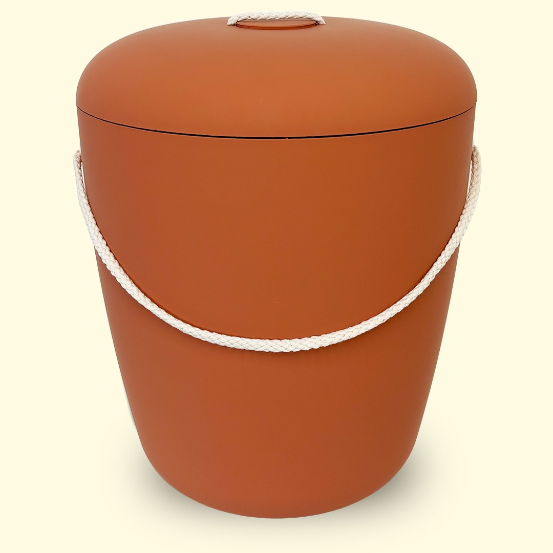 Oranssi uurna sivustolta www.benutree.fi